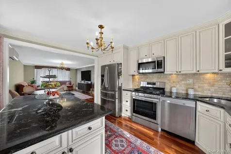 20 Ashford Place Yonkers NY 10701