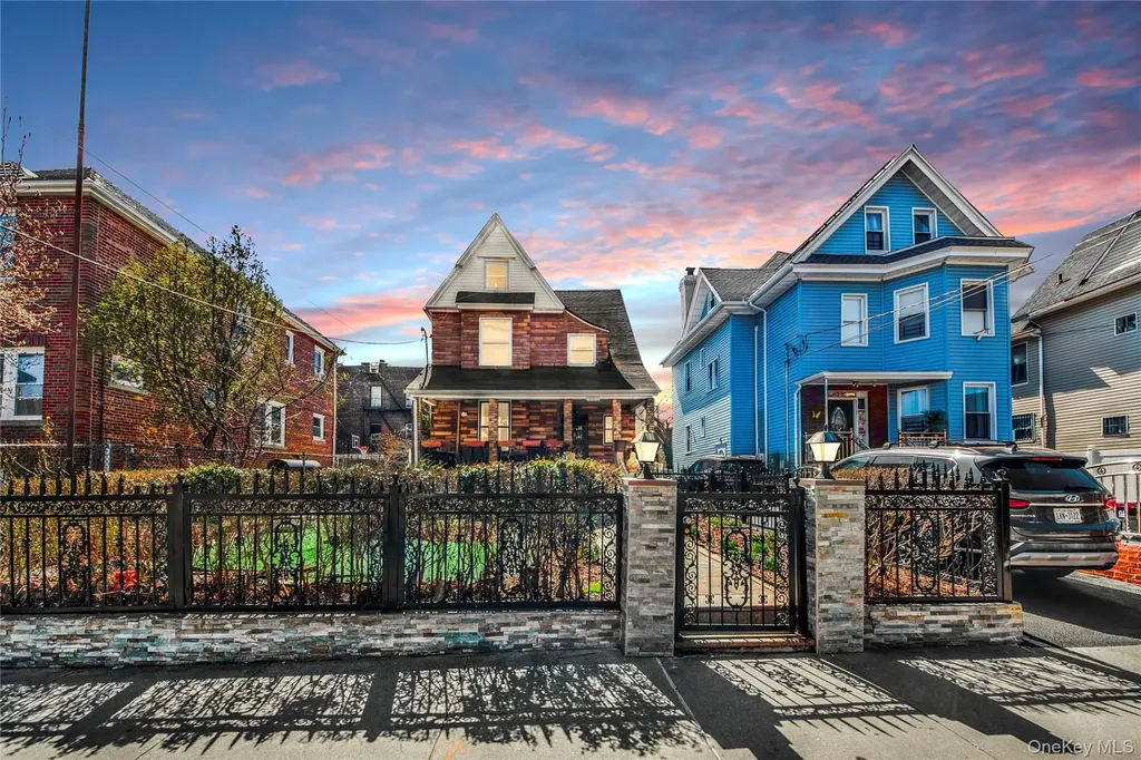 820 S Oak Drive Bronx NY 10467