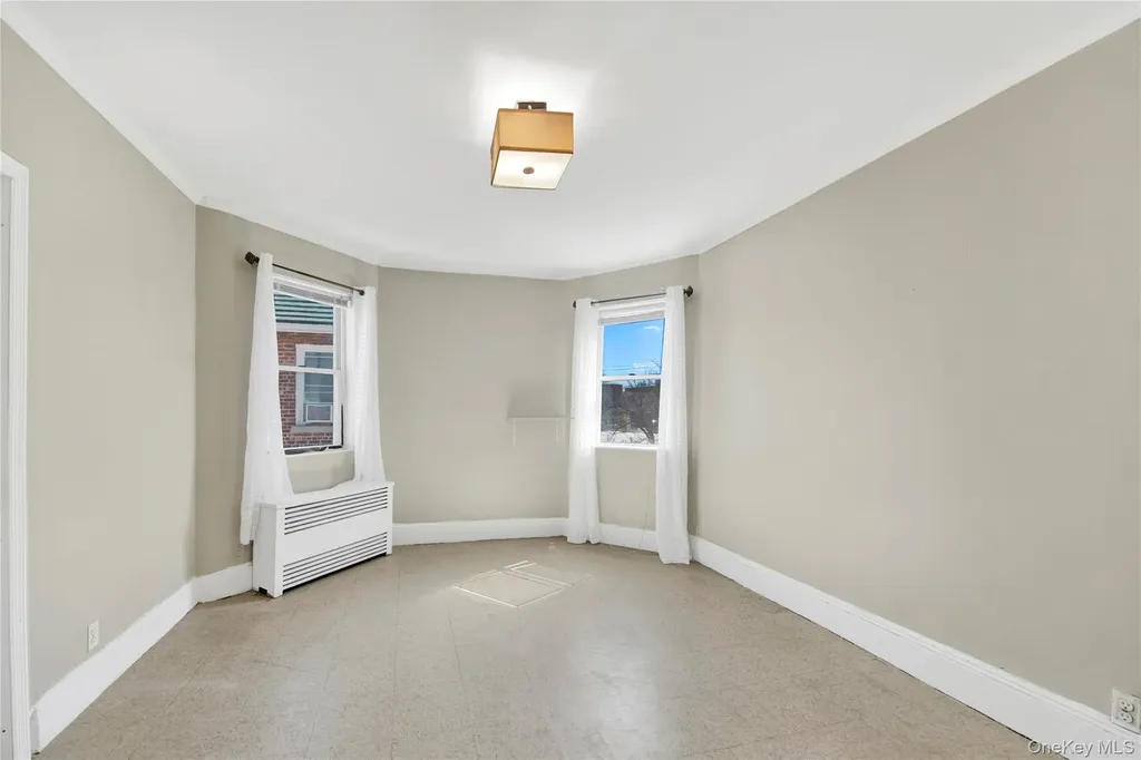 820 S Oak Drive Bronx NY 10467