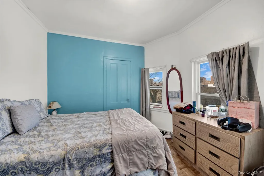 820 S Oak Drive Bronx NY 10467