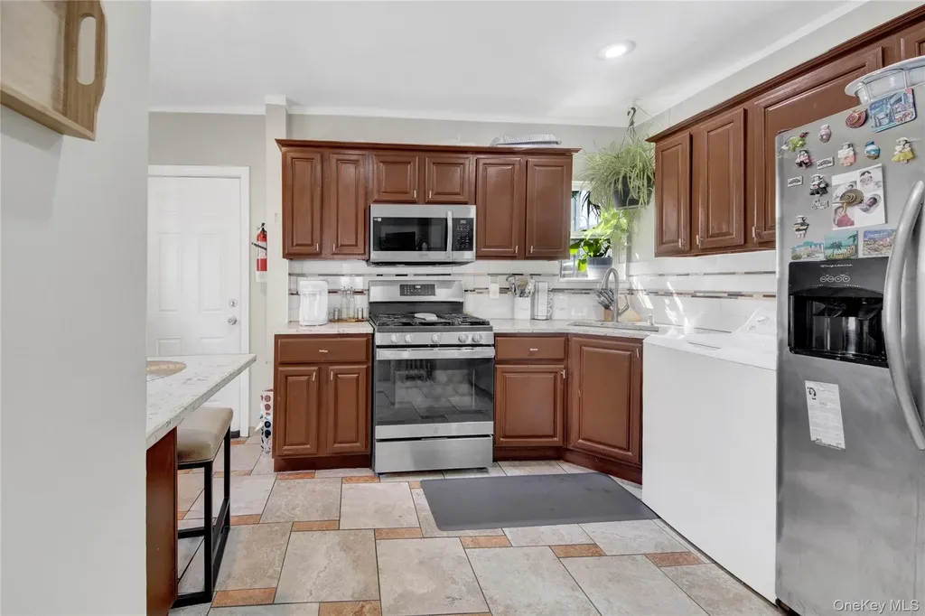 820 S Oak Drive Bronx NY 10467