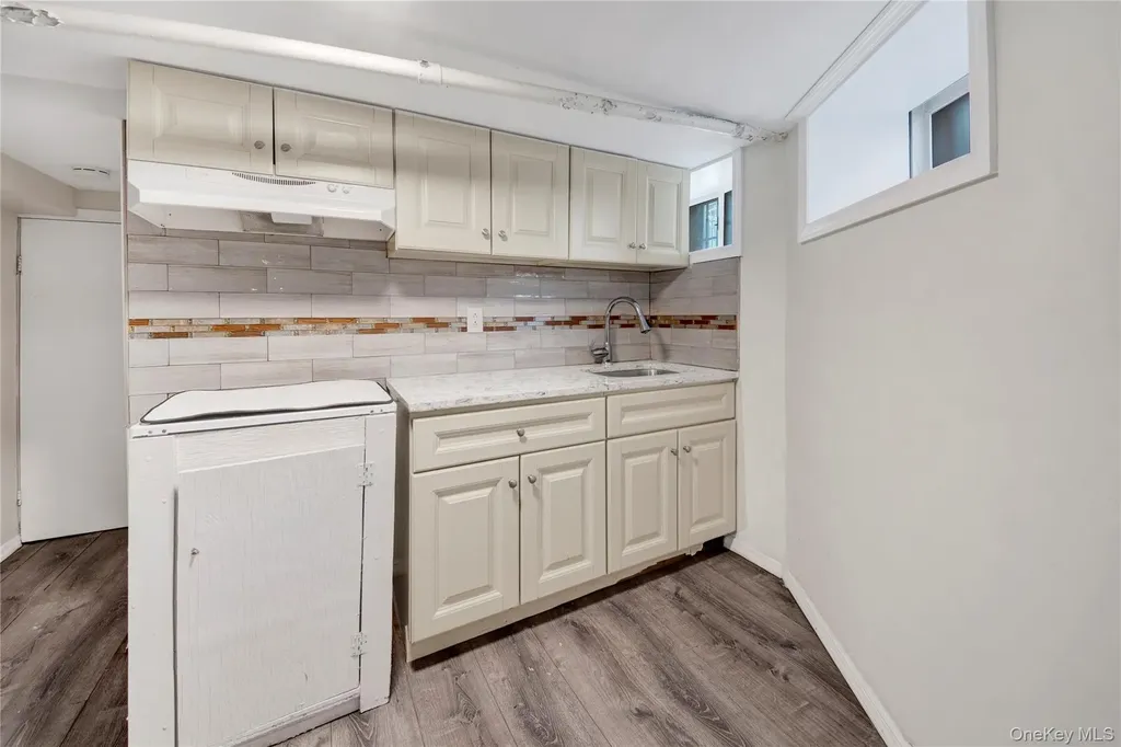 820 S Oak Drive Bronx NY 10467