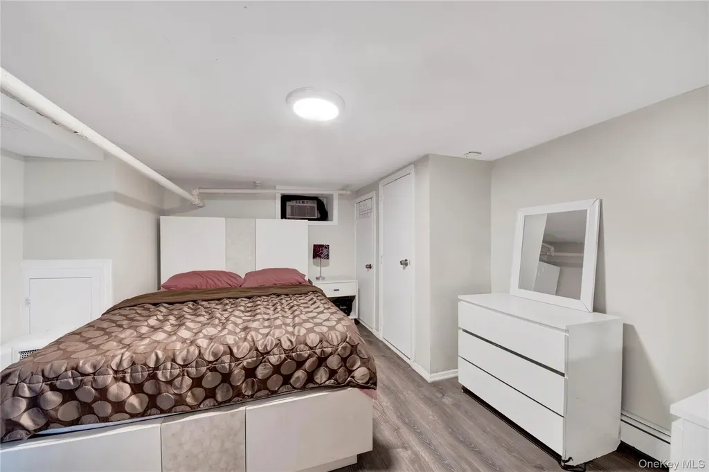 820 S Oak Drive Bronx NY 10467