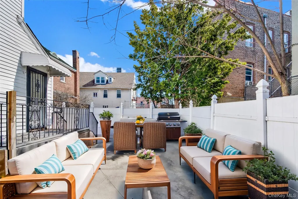 820 S Oak Drive Bronx NY 10467