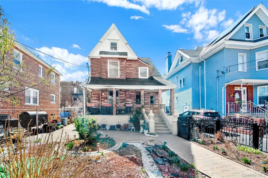 820 S Oak Drive Bronx NY 10467