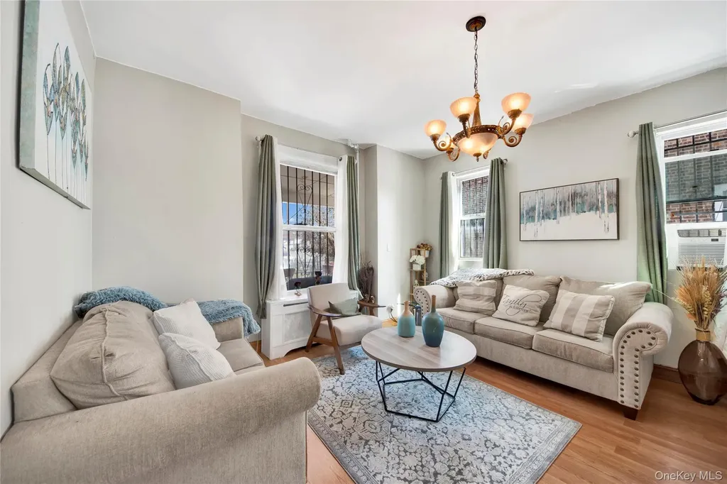 820 S Oak Drive Bronx NY 10467