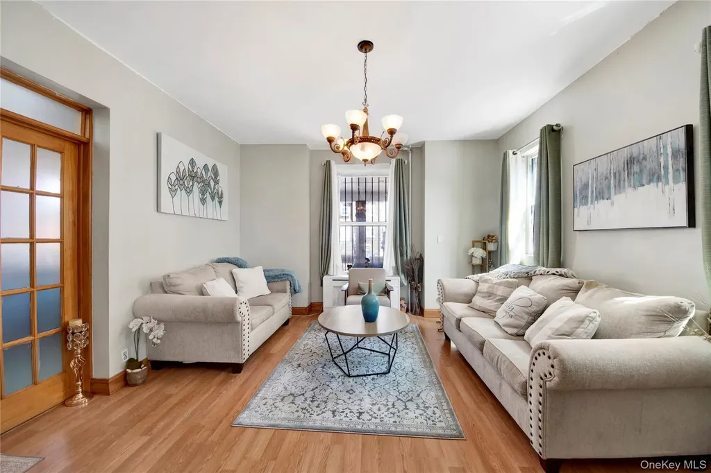 820 S Oak Drive Bronx NY 10467