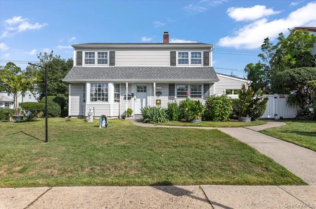 109 Periwinkle Road Levittown NY 11756
