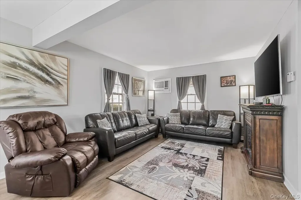 109 Periwinkle Road Levittown NY 11756