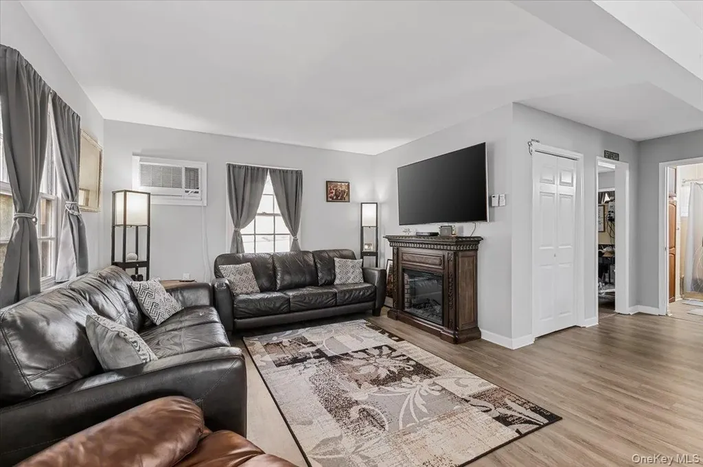 109 Periwinkle Road Levittown NY 11756