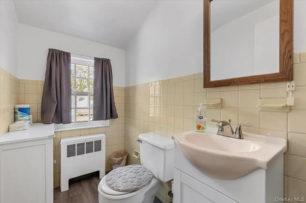 109 Periwinkle Road Levittown NY 11756