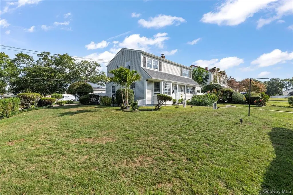 109 Periwinkle Road Levittown NY 11756