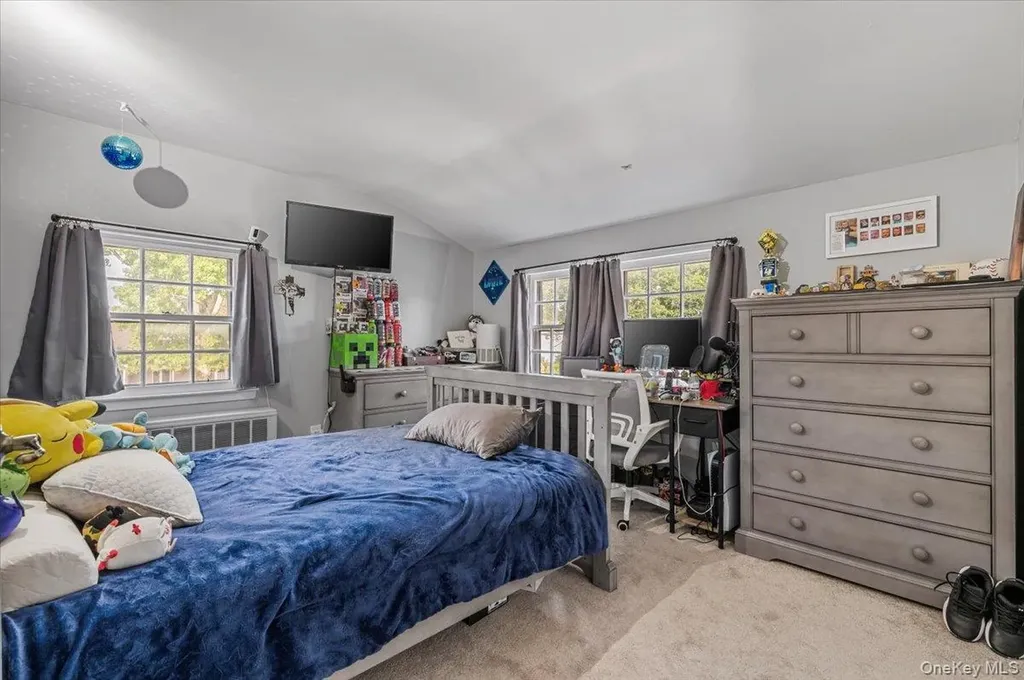 109 Periwinkle Road Levittown NY 11756