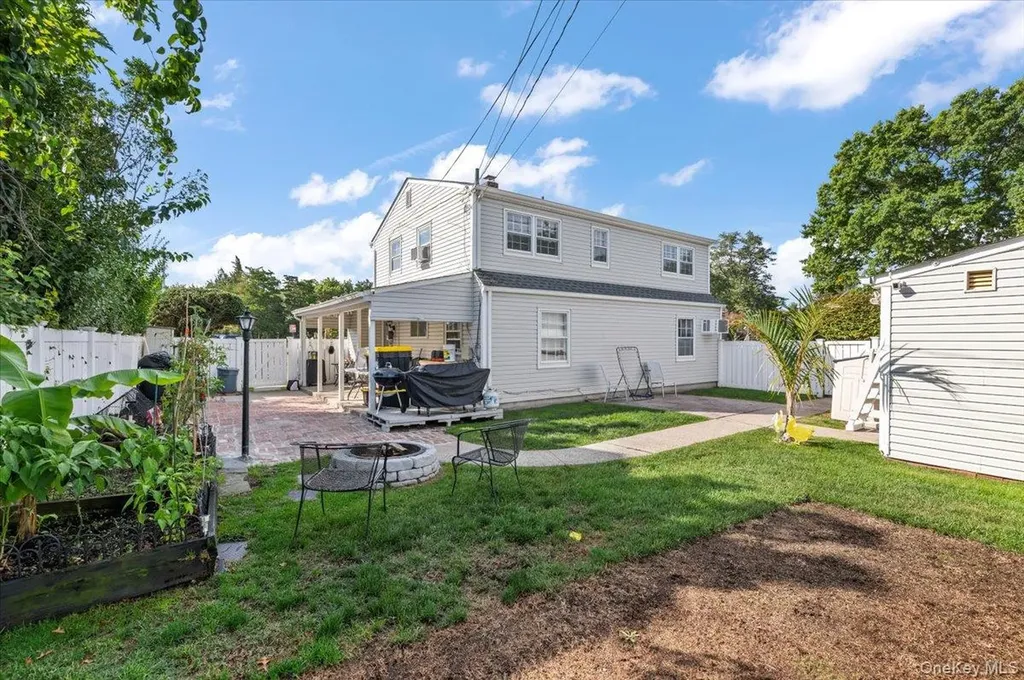 109 Periwinkle Road Levittown NY 11756