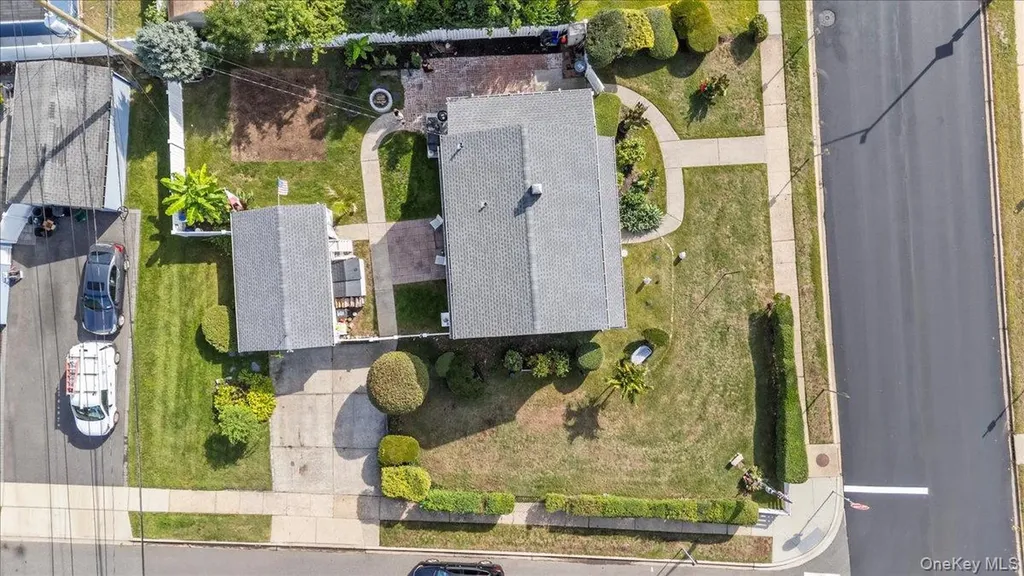 109 Periwinkle Road Levittown NY 11756
