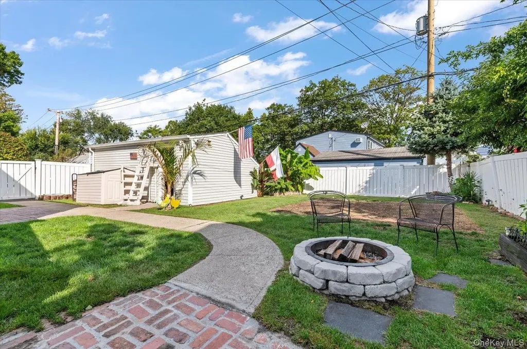 109 Periwinkle Road Levittown NY 11756
