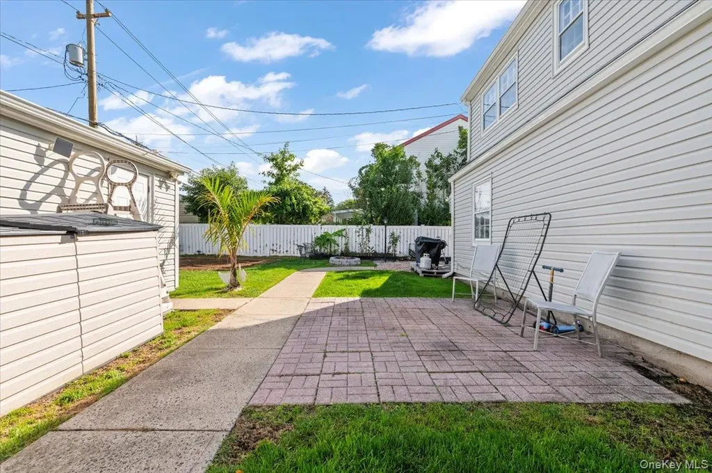 109 Periwinkle Road Levittown NY 11756