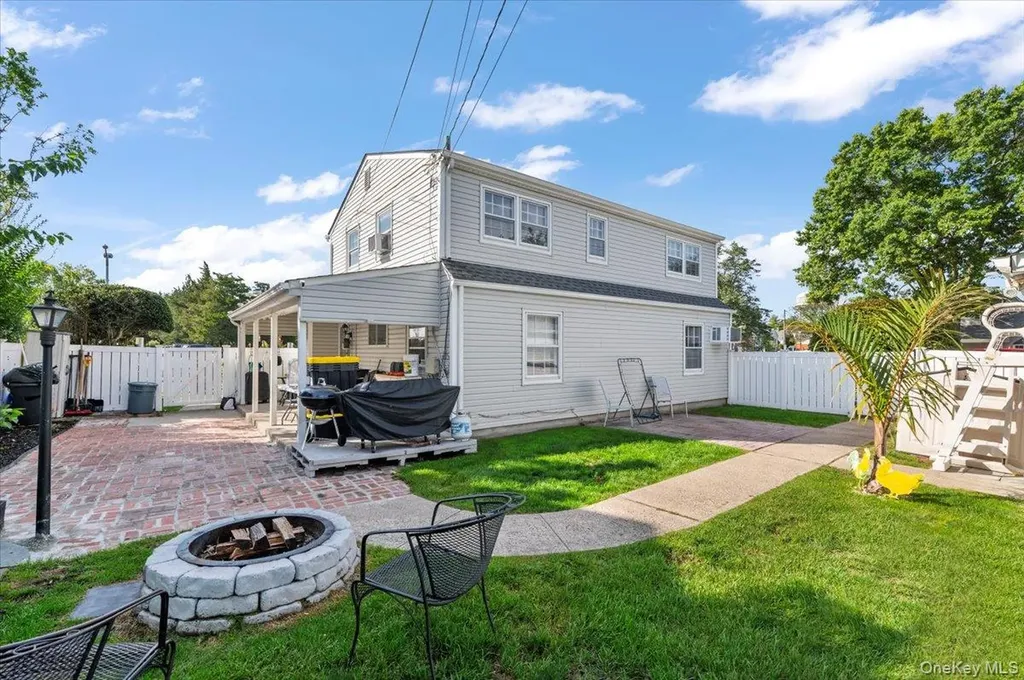 109 Periwinkle Road Levittown NY 11756