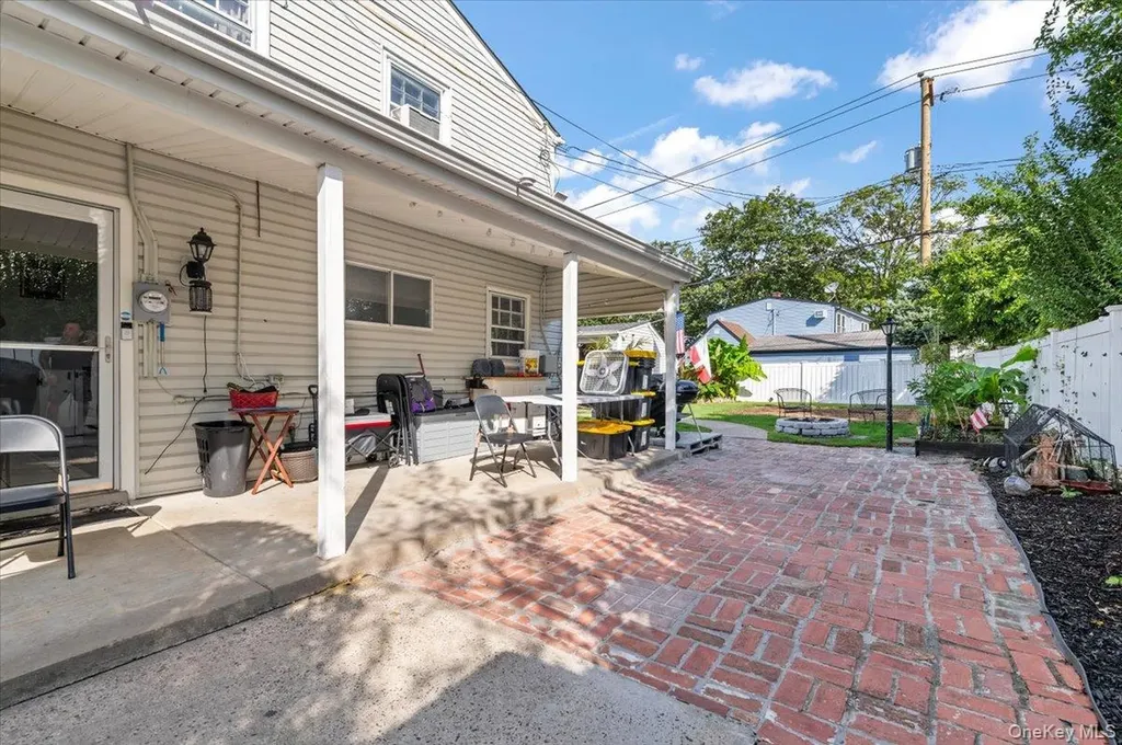 109 Periwinkle Road Levittown NY 11756