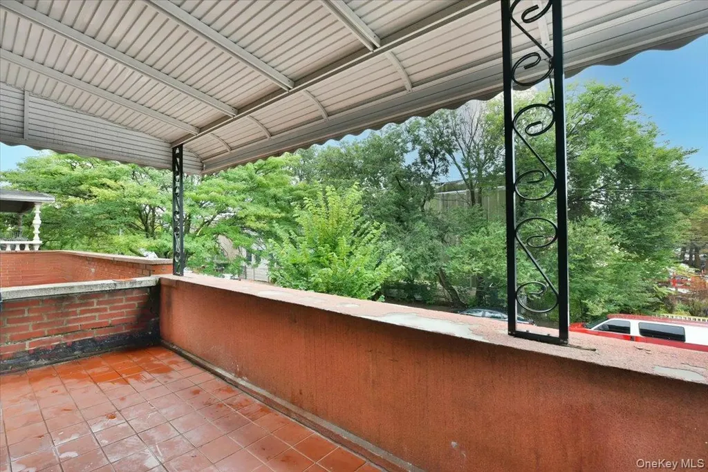 121 Riverdale Avenue Brooklyn NY 11212