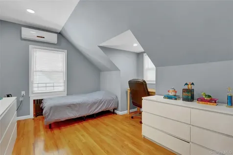 85-16 250th Street Bellerose NY 11426