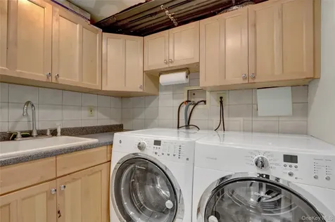 85-16 250th Street Bellerose NY 11426