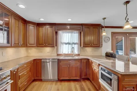 85-16 250th Street Bellerose NY 11426