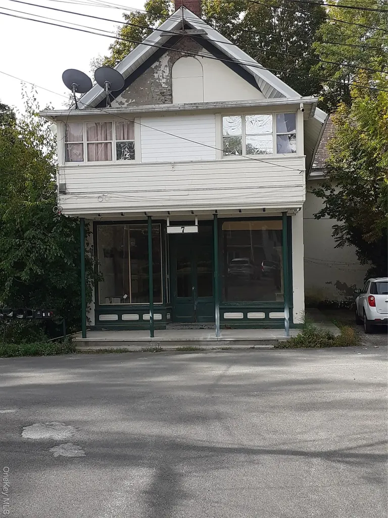 1 Sackett Square Chester NY 10918