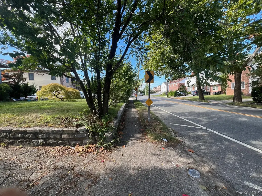 761 W Broadway Woodmere NY 11598