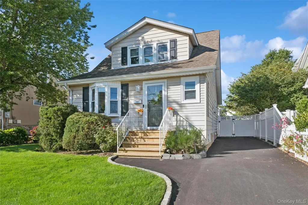 906 Ardmore Place Bellmore NY 11710