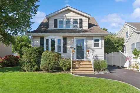 906 Ardmore Place Bellmore NY 11710