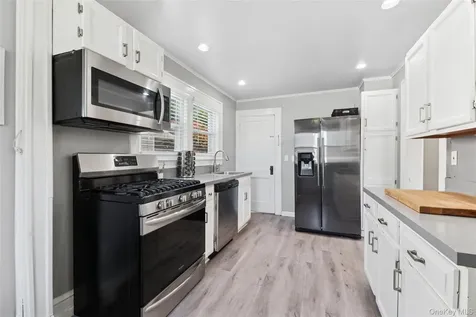 906 Ardmore Place Bellmore NY 11710