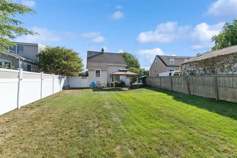 906 Ardmore Place Bellmore NY 11710