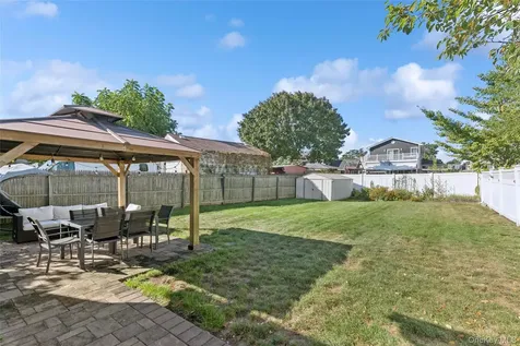 906 Ardmore Place Bellmore NY 11710