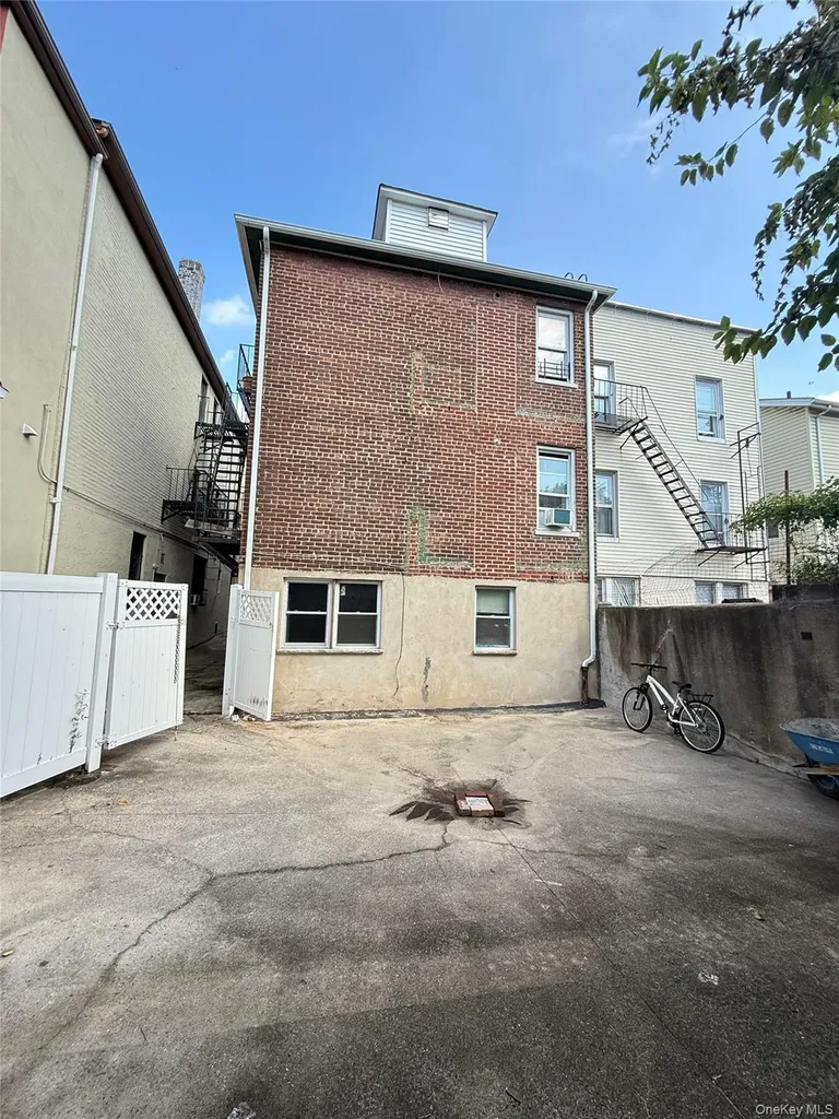 2806 Wellman Avenue Bronx NY 10461