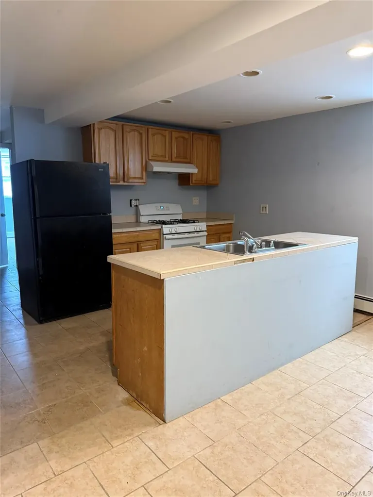2806 Wellman Avenue Bronx NY 10461