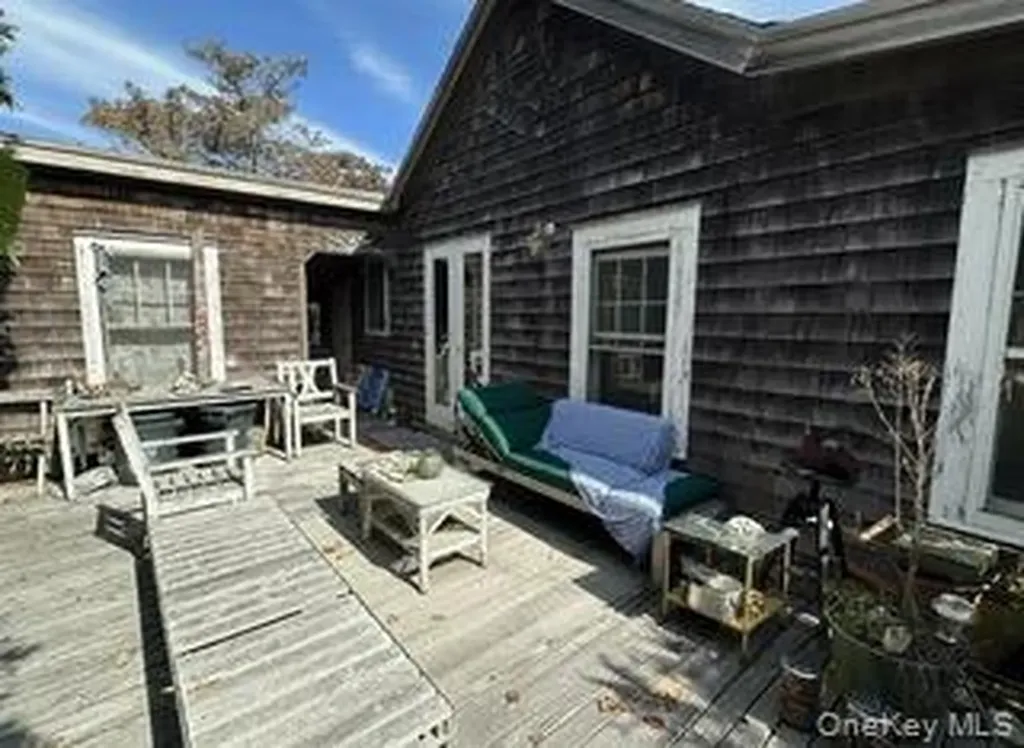 263 East Walk Cherry Grove NY 11782