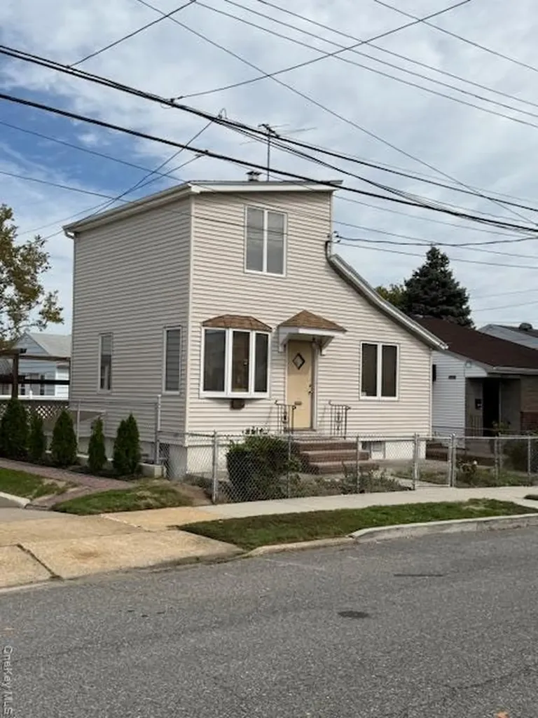 154-09 21 Avenue Whitestone NY 11357
