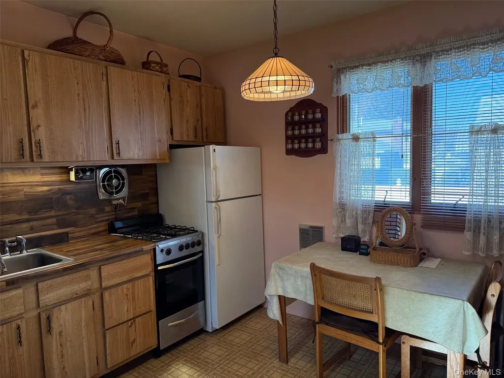 154-09 21 Avenue Whitestone NY 11357