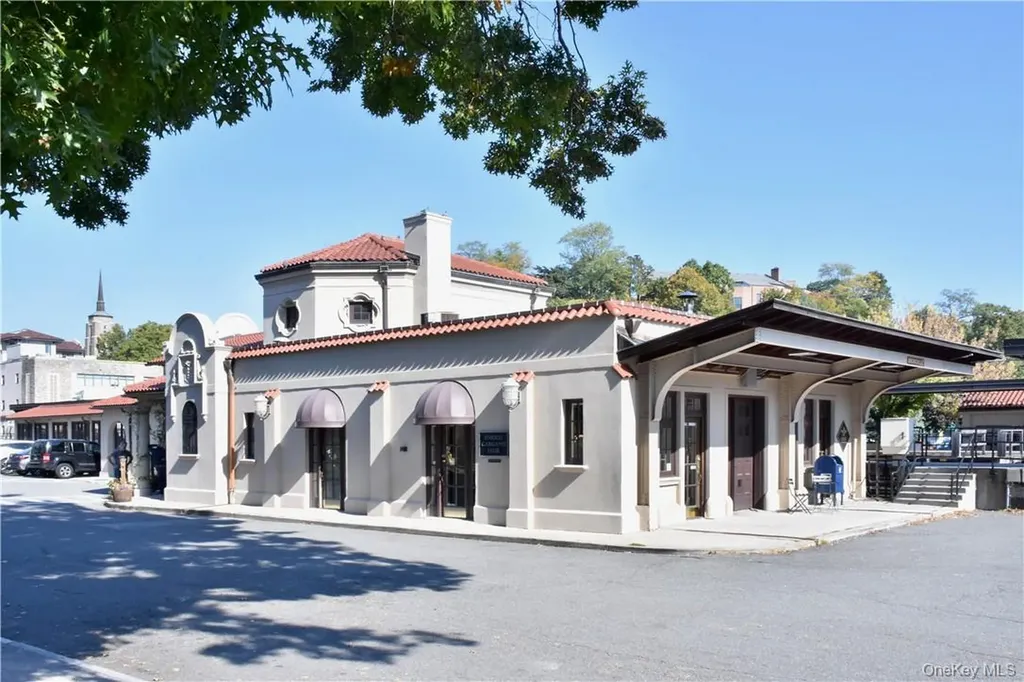270 Bronxville Road Bronxville NY 10708