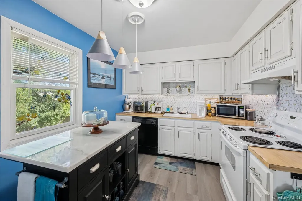 622 Old Country Road Plainview NY 11803