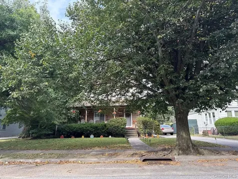 2684 Park Avenue Baldwin NY 11510