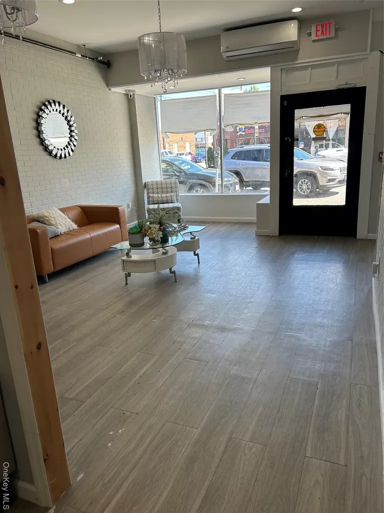 82 Rockaway Avenue Valley Stream NY 11580