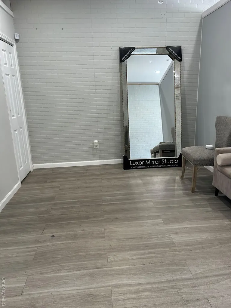82 Rockaway Avenue Valley Stream NY 11580