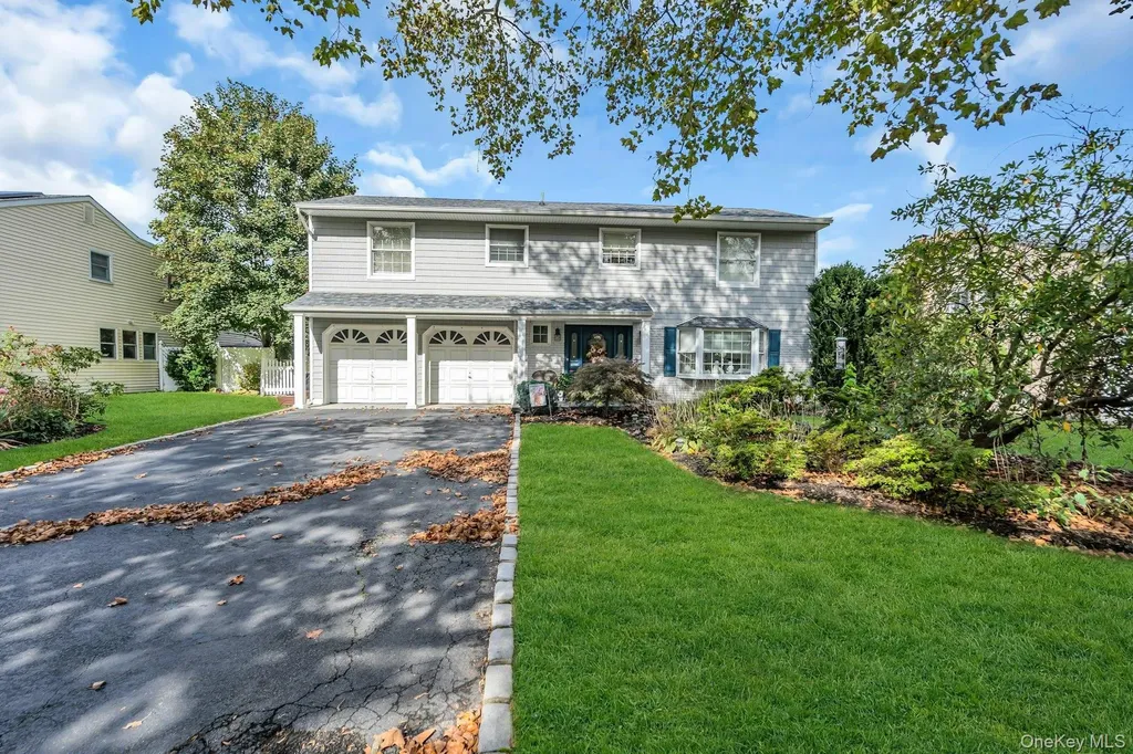 31 Sioux Drive Commack NY 11725