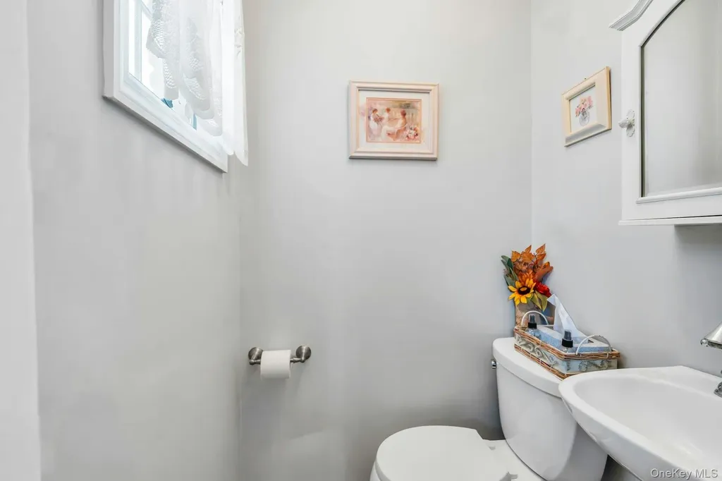 31 Sioux Drive Commack NY 11725