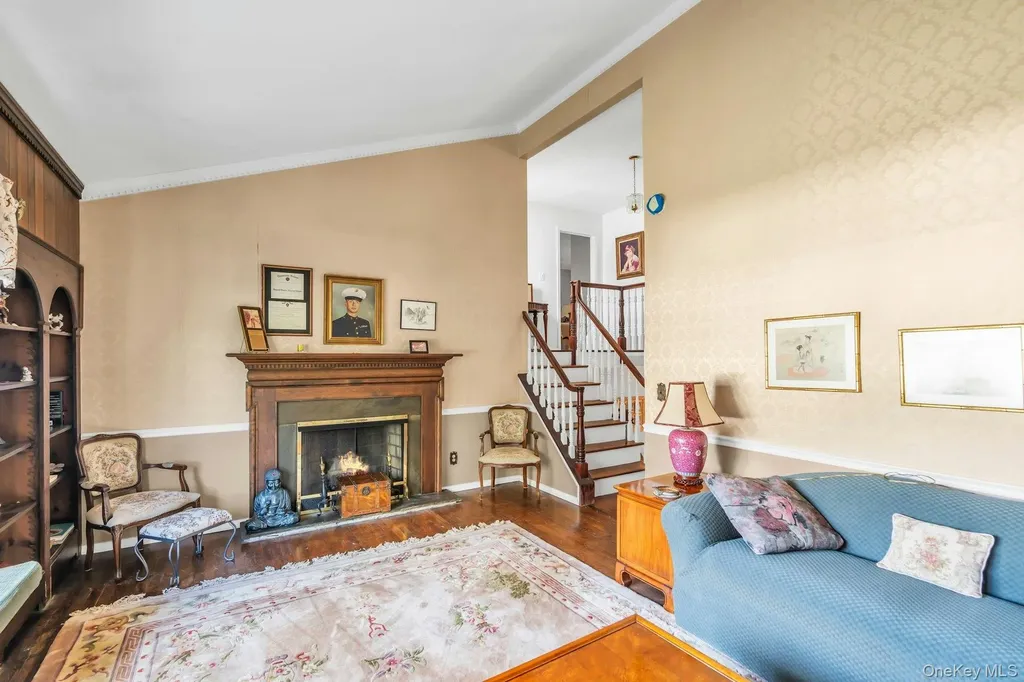 31 Sioux Drive Commack NY 11725