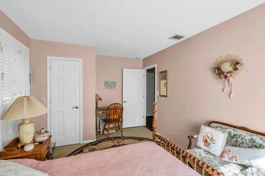 31 Sioux Drive Commack NY 11725