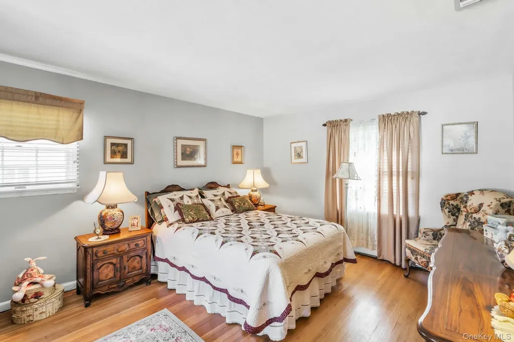 31 Sioux Drive Commack NY 11725