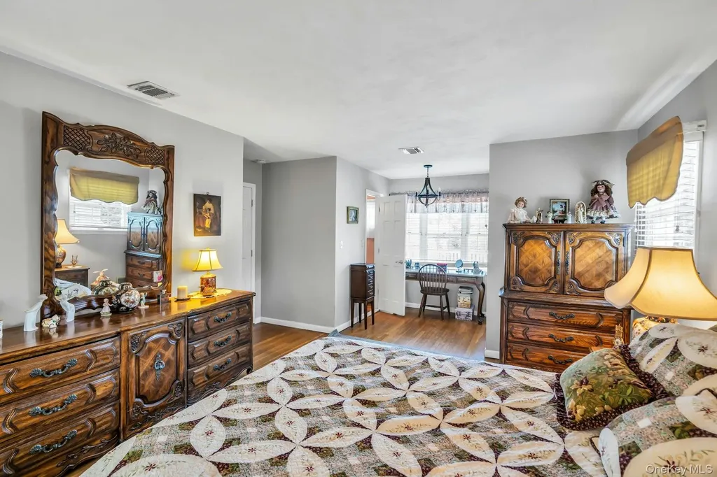 31 Sioux Drive Commack NY 11725